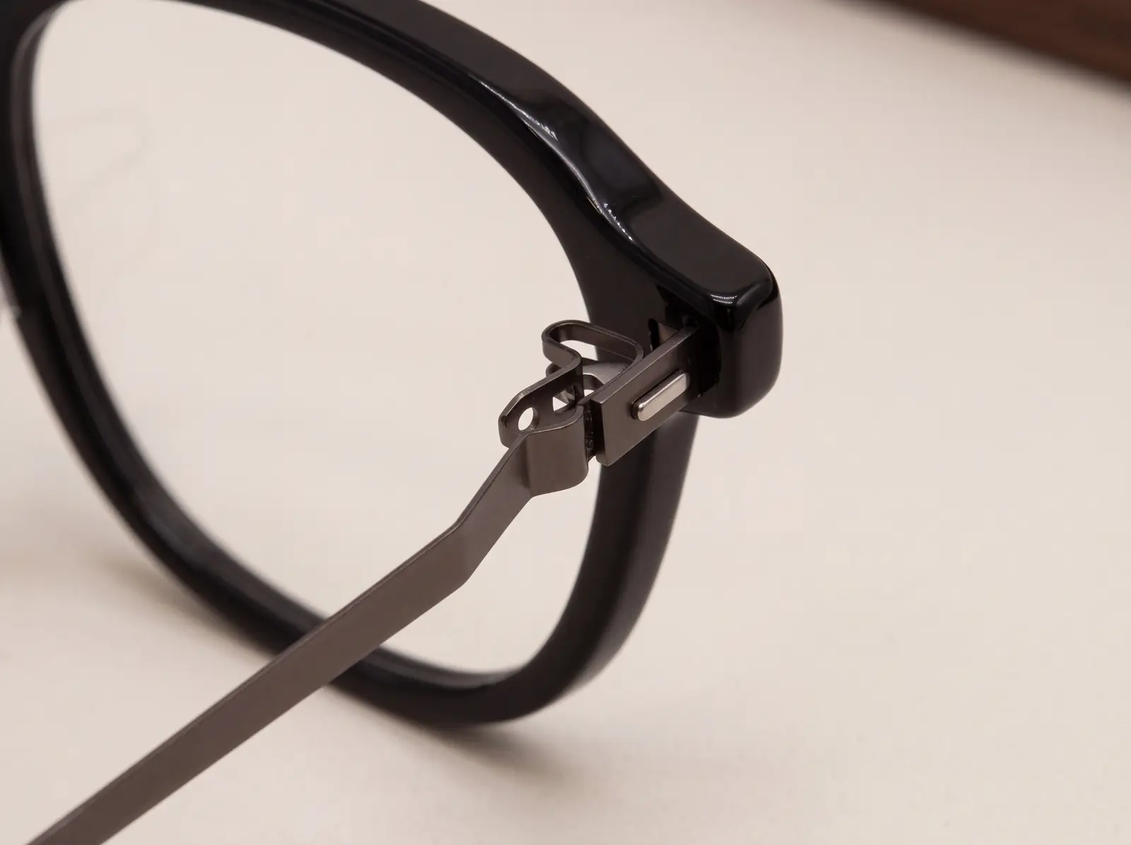 CUBE Black frame detail