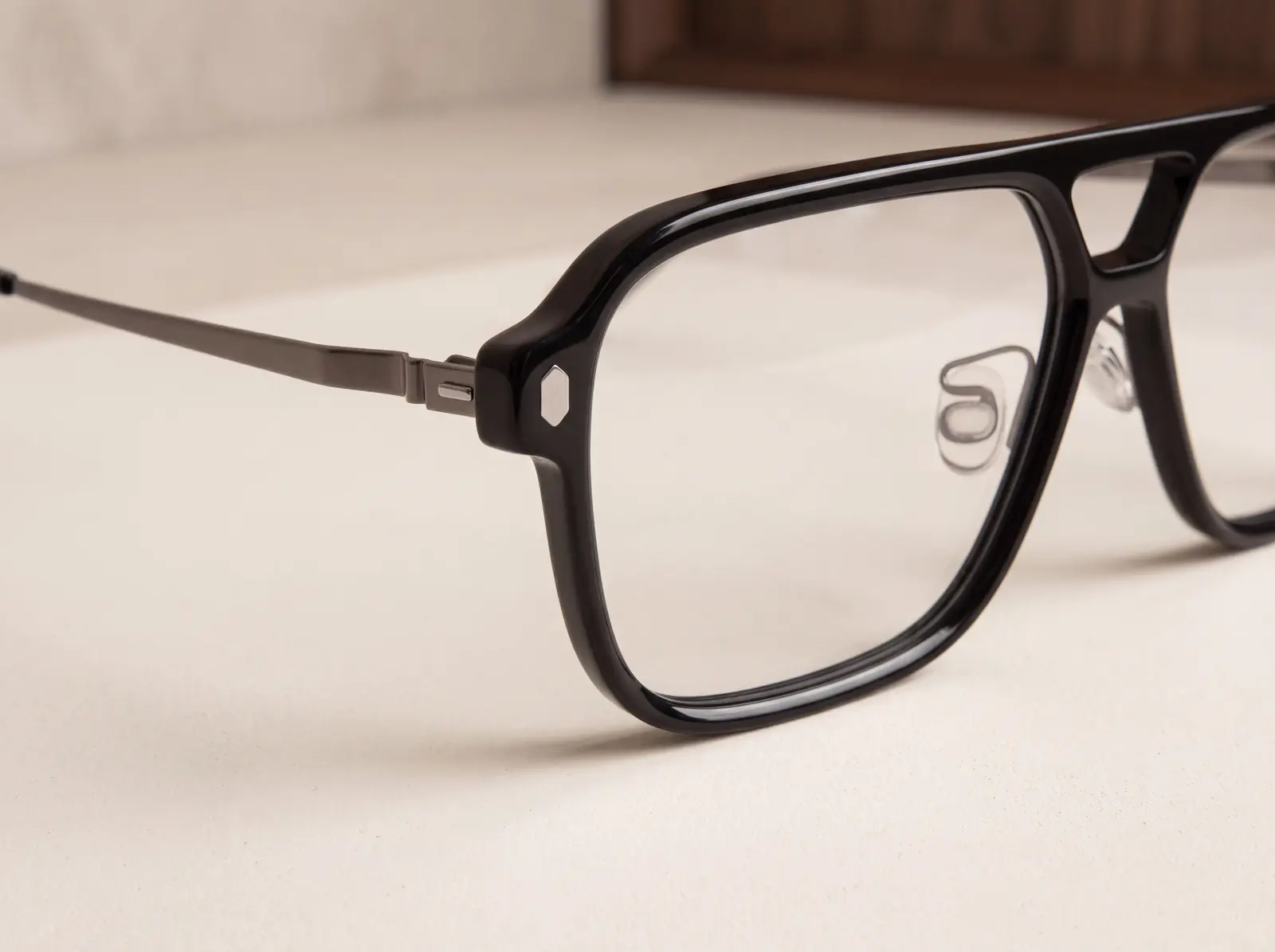 RAIL Black frame detail